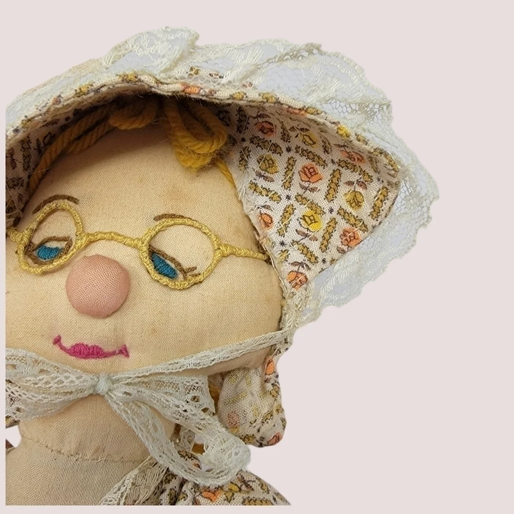 Vintage Country Grandma Doll Handmade Stitching Folkart T43
